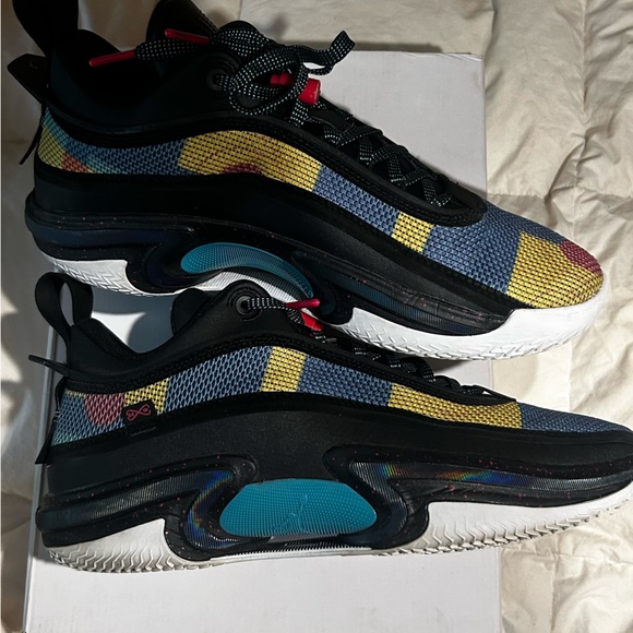 Jordan #36 size 11 1/2 in excellent condition - Picture 9 of 11